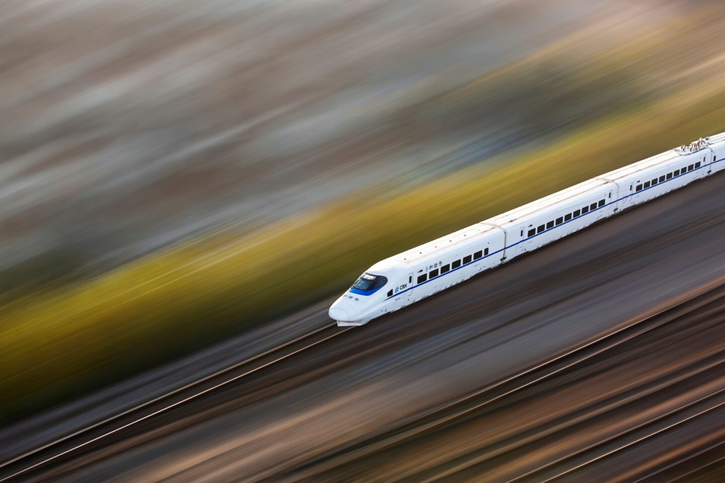 Maglev jako przyszłość transportu kolejowego i przełom w podróżach dużych prędkości