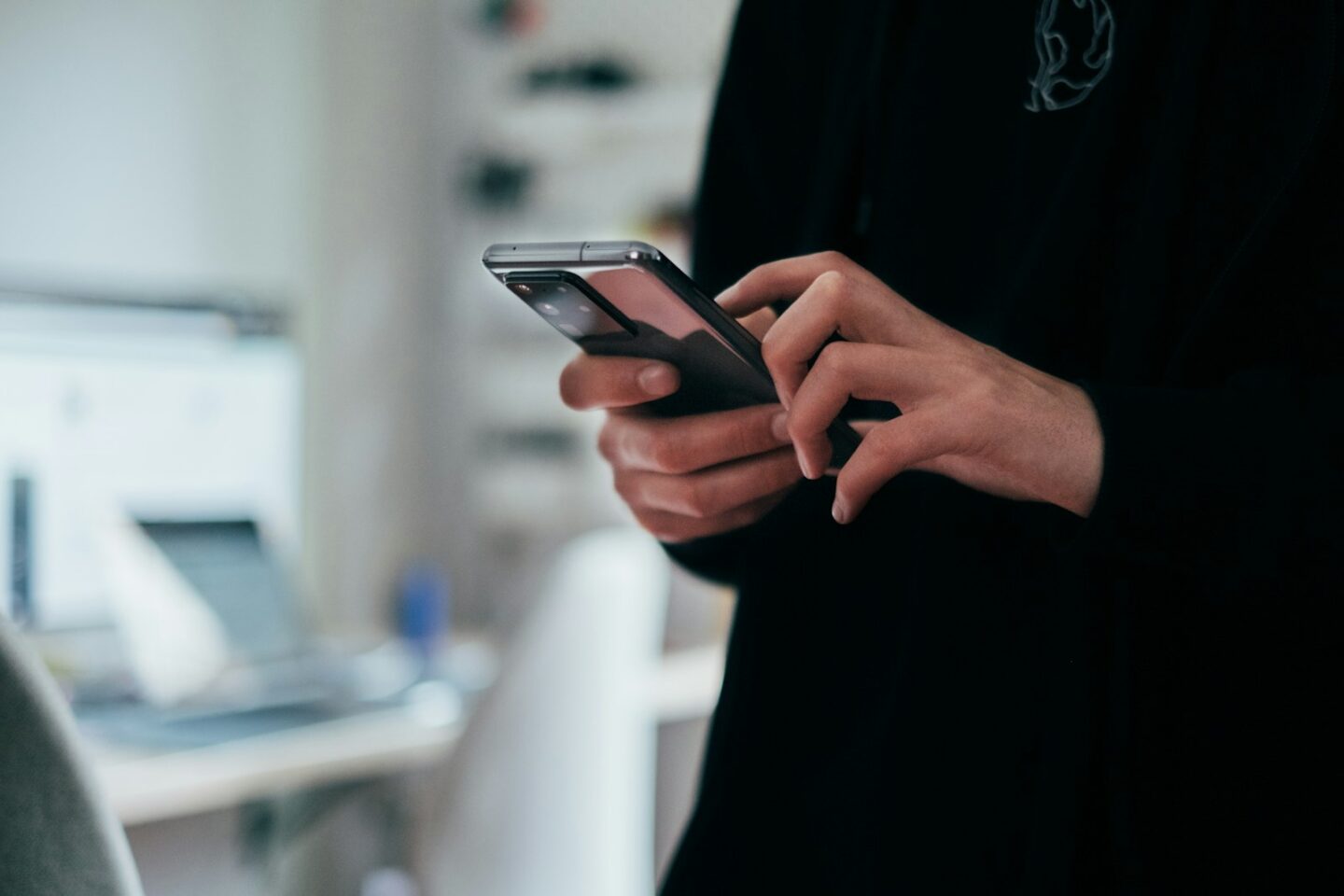 Smartfon na kilka lat – na co zwrócić uwagę, żeby nie wymieniać telefonu co sezon?