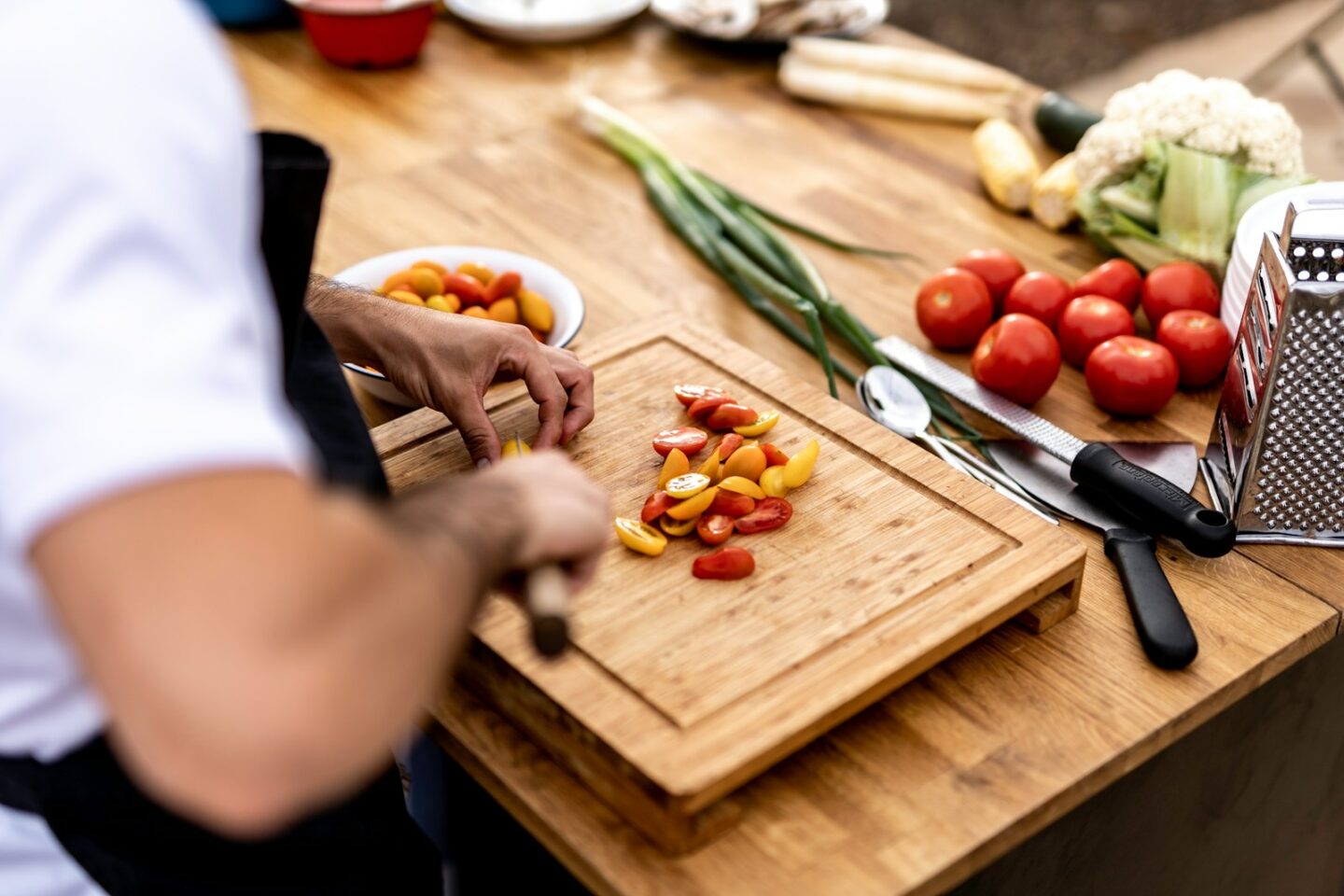 Restauracyjna kuchnia od zaplecza – dlaczego dobra organizacja jest ważniejsza niż efektowne gotowanie